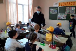 Подробнее о статье В школах Ростовской области проведён урок по ПДД «Самые главные в жизни Правила»
